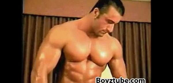  muscle bodybuilder